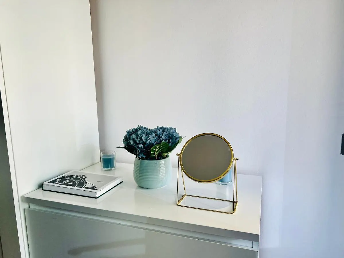 Modern Canary Studio- Wifi London Apartment